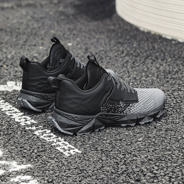 Lucan Bolt Sneakers