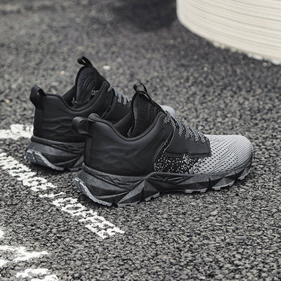 Lucan Bolt Sneakers