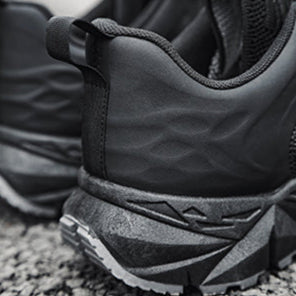 Lucan Bolt Sneakers