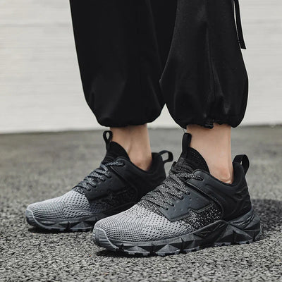 Lucan Bolt Sneakers